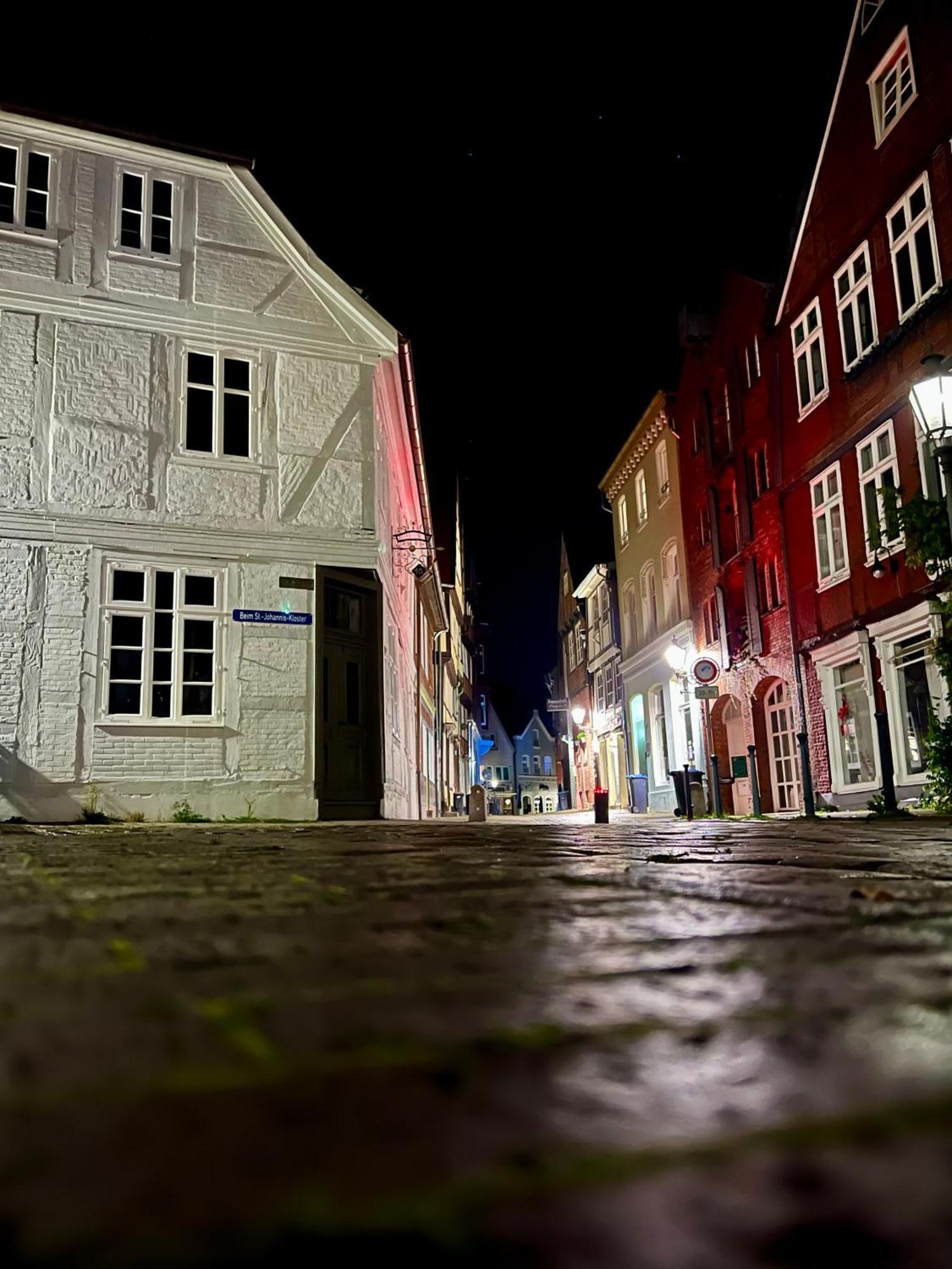 Moderne 2-Zimmer Wohnung! Wlan Und Netflix Inklusive! Zentral Gelegen In Der Historischen Altstadt! Stade Buitenkant foto