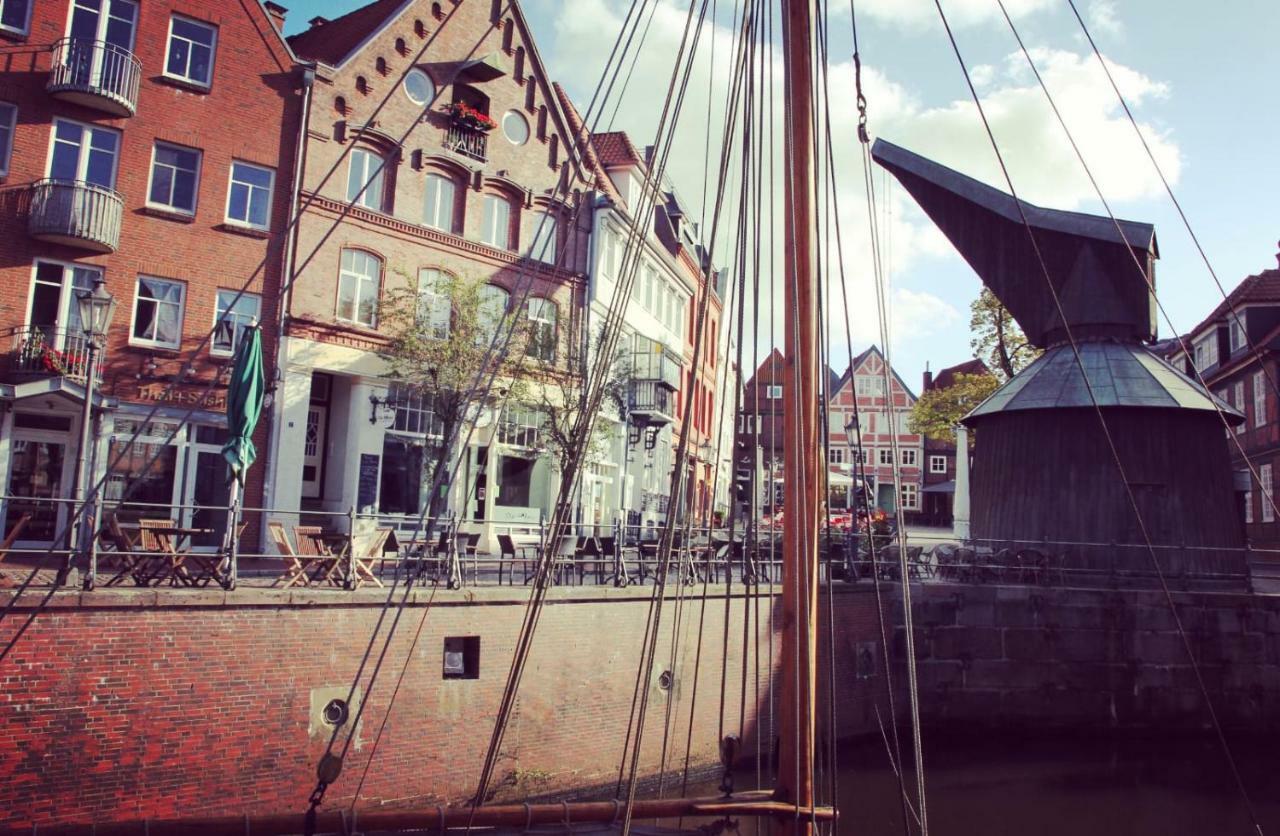 Moderne 2-Zimmer Wohnung! Wlan Und Netflix Inklusive! Zentral Gelegen In Der Historischen Altstadt! Stade Buitenkant foto